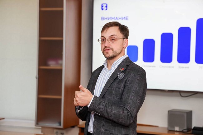 In continuation of the joint educational program with the Russian Society «Knowledge» and the summer social and humanitarian school, a lecture on oratory skills was held for participants in the creative studios KRSU