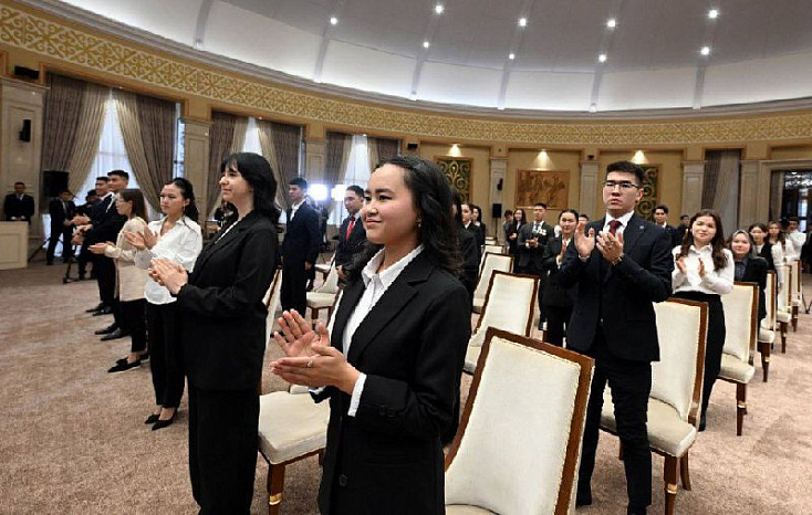 Студенты КРСУ удостоены стипендий Президента КР