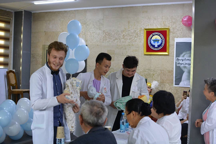 Лечебники КРСУ приняли участие в олимпиаде с пеленанием!