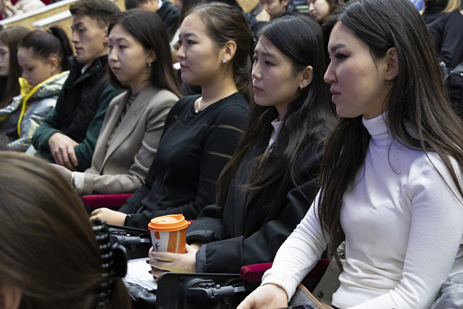 О дипломатии суверенного Кыргызстана: Посол по особым поручениям МИД КР К. Кабаев прочитал лекцию для студентов ФМО