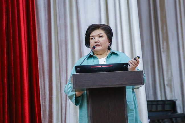 As part of Global Money Week, KRSU hosted a training seminar from international expert in the field of finance and sustainability Buazhar Abdykadyrova