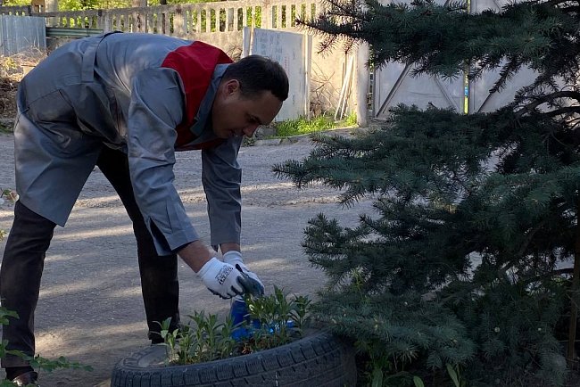 The morning at the Faculty of Natural Sciences of KRSU began with a cleanup day