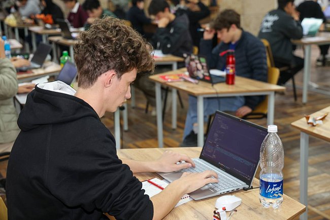 The country's strongest programmers gathered in KRSU for the championship finals