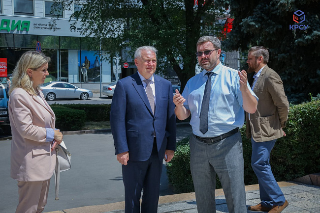 Подписание Соглашения о сотрудничестве между КРСУ и СПбГЭУ