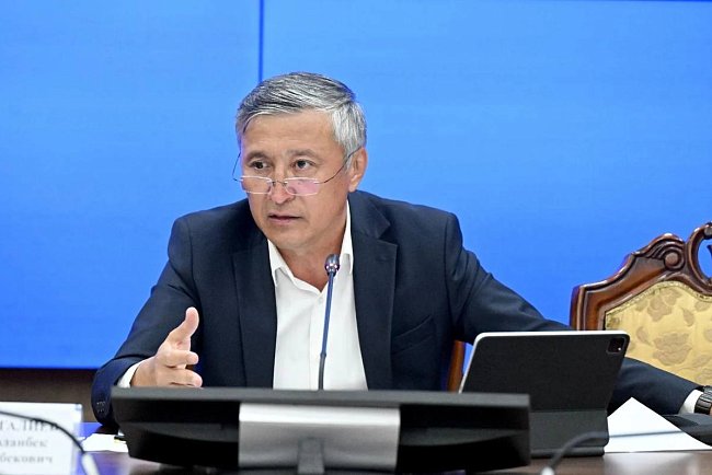 Sergei Volkov presented the progress of the reconstruction of the monument to Panfilov at a meeting in the Jogorku Kenesh
