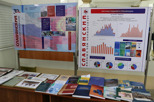 КРСУ принял участие в выставке, посвященной Дню науки КР
