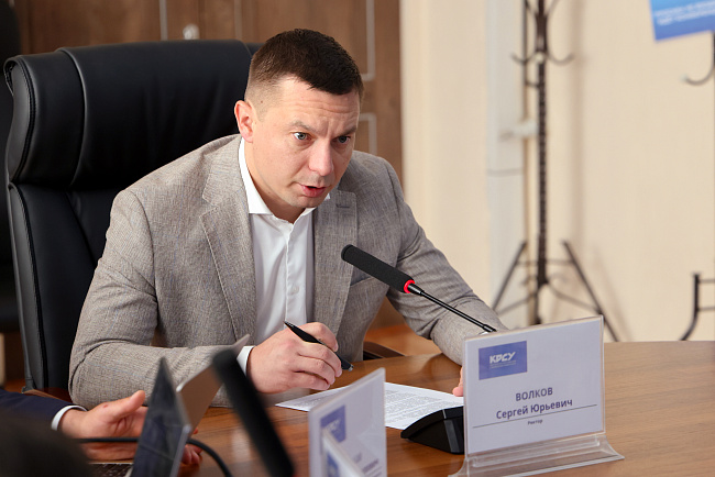 Кампус, цифровизация и приемная кампания: в КРСУ прошло деканское совещание