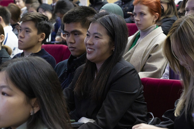 О дипломатии суверенного Кыргызстана: Посол по особым поручениям МИД КР К. Кабаев прочитал лекцию для студентов ФМО