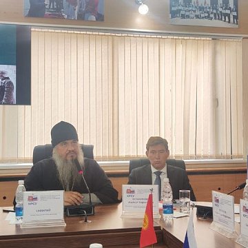 КРСУ «Биз бирге – Ленинград» деп аталат деген китептин бет ачарын өткөрдү