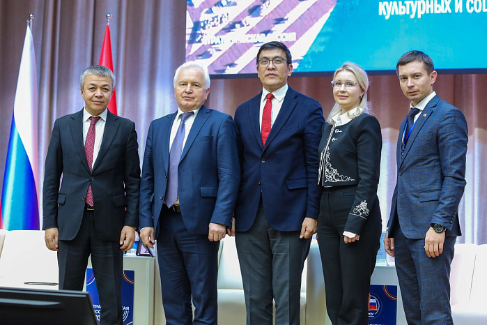 Власти Кыргызстана и России поддержат развитие КРСУ
