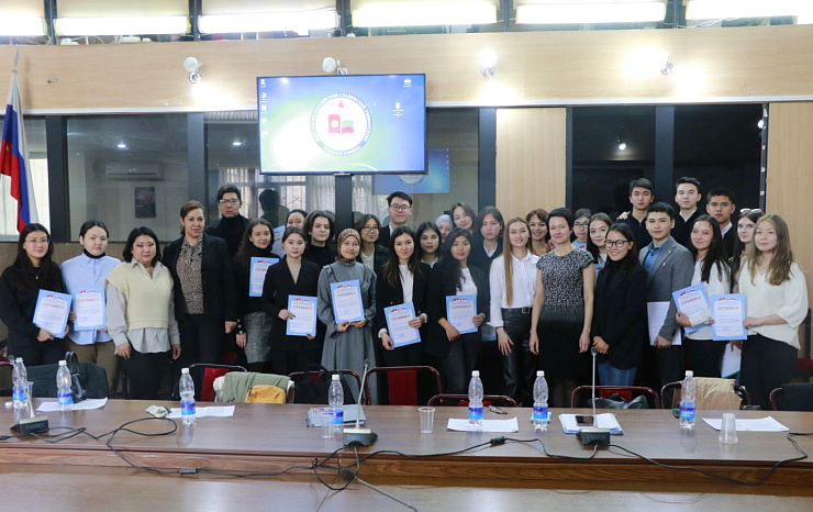 Студенты КРСУ обсудили актуальные проблемы современного мира в рамках межфакультетской конференции