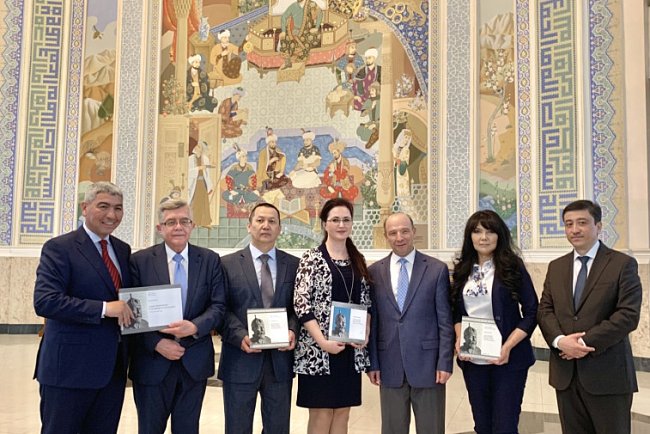In Tashkent, the book by Vladimir Kvint «Strategic Leadership of Amir Timur: Comments on the Code», published in the Kyrgyz language in KRSU, was presented