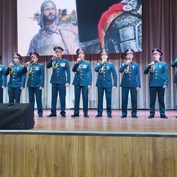 Бишкектеги Кыргыз-Орус Славян университетинин студенттери жана кызматкерлери үчүн Борбордук аскер округунун ыр жана бий ансамбли өз өнөрүн тартуулады
