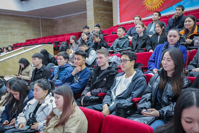A meeting between the rector and the ambassador of the Republic of Belarus took place at the Kyrgyz-Russian Slavic University