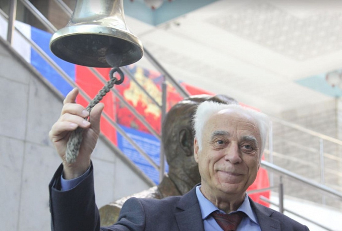 In Bishkek, the bell was traditionally rung on the International Day of Peace