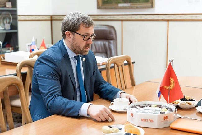 Acting by the Rector of KRSU met with representatives of the National Academy «Manas»
