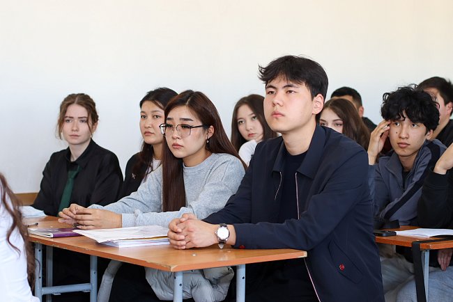 A guest lecture by a professor from the University of Ural State Law University was held at the Faculty of Law KRSU