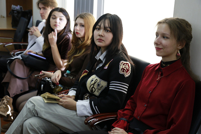 В КРСУ прошел круглый стол «Вызовы современности и философия»