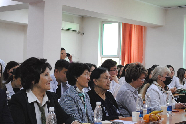 На медицинском факультете обсудили актуальные проблемы микробиологии