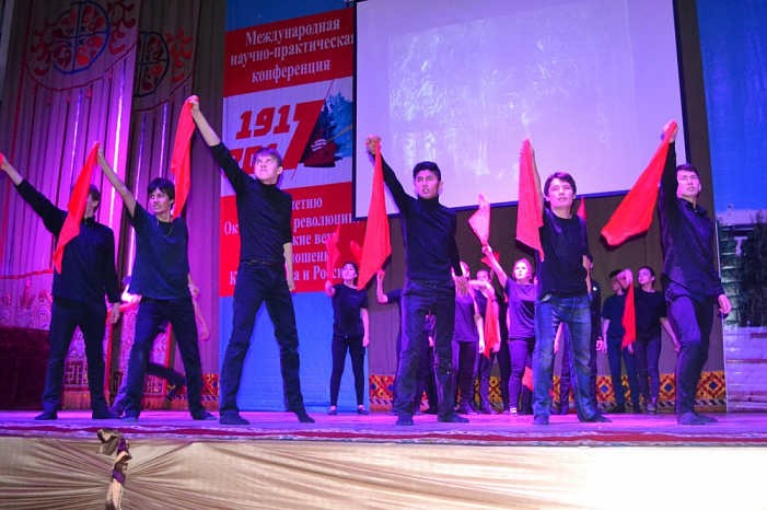 100 лет Великой Октябрьской революции