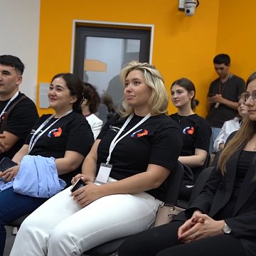 Journalists from Sputnik Kyrgyzstan met with students from three countries