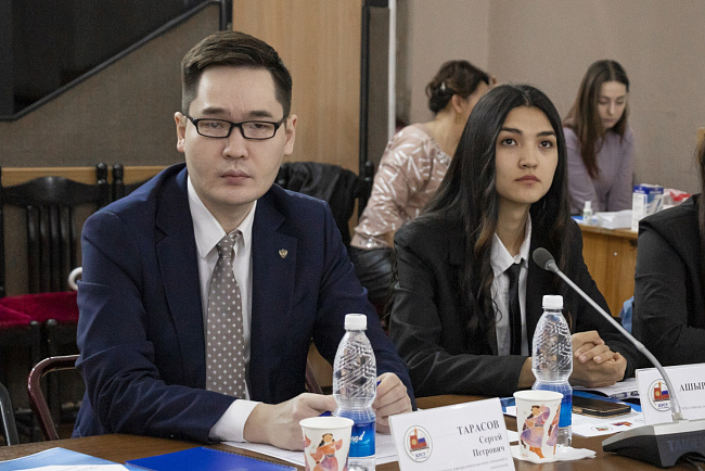 В КРСУ обсудили проблемы международного сотрудничества в многополярном мире