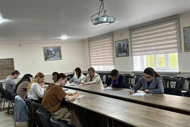 Тотальный диктант — 2025 на гуманитарном факультете КРСУ