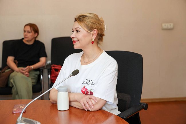 In continuation of the joint educational program with the Russian Society «Knowledge» and the summer social and humanitarian school, a lecture on oratory skills was held for participants in the creative studios KRSU