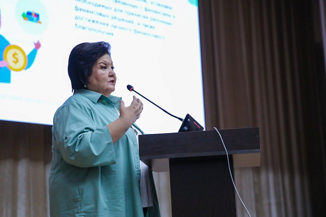 As part of Global Money Week, KRSU hosted a training seminar from international expert in the field of finance and sustainability Buazhar Abdykadyrova