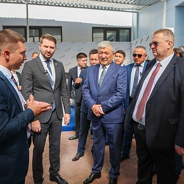 The Chairman of the Cabinet of Ministers of Kyrgyzstan and the Deputy Chairman of the Government of Russia visited the KRSU stand