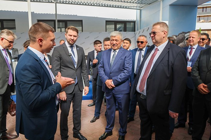 The Chairman of the Cabinet of Ministers of Kyrgyzstan and the Deputy Chairman of the Government of Russia visited the KRSU stand