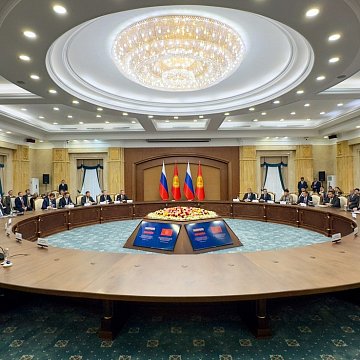 Алексей Оверчук соода-экономикалык, илимий-техникалык жана гуманитардык кызматташтык боюнча өкмөттөр аралык орус-кыргыз комиссиясынын жыйынын өткөрдү