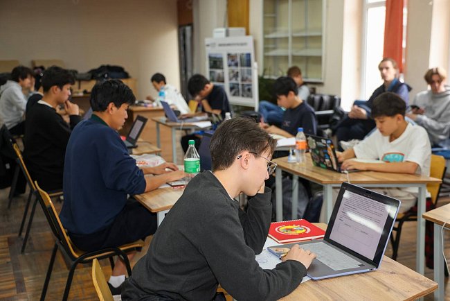 The country's strongest programmers gathered in KRSU for the championship finals