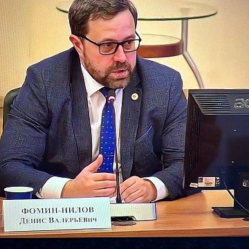 Acting rector Denis Fomin-Nilov takes part in the first youth forum of Slavic universities