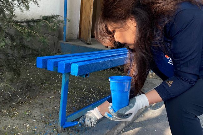 The morning at the Faculty of Natural Sciences of KRSU began with a cleanup day
