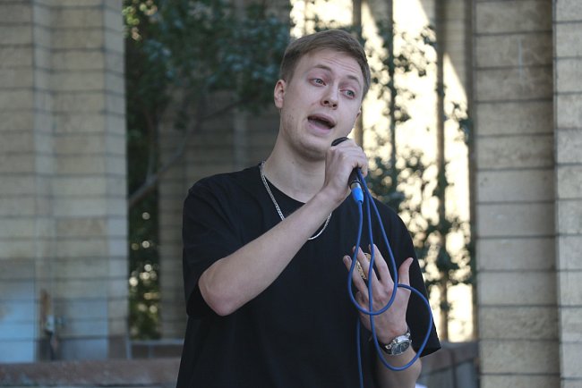 KRSU greeted the freshmen with perky songs and kind parting words