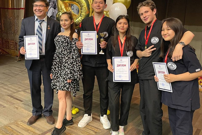 Команда КРСУ «Natus Vincere» победила на олимпиаде по морфологии «Медицина без границ»