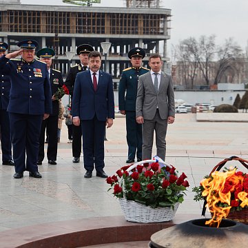 A flower-laying ceremony was held in Bishkek for Defender of the Fatherland Day