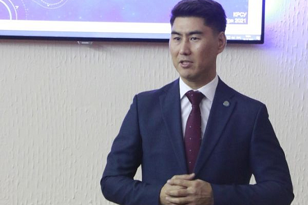 Дипломат Чингиз Айдарбеков прочел лекцию для студентов КРСУ