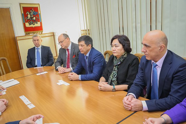 "Judicial diplomacy: KRSU and the EAEU Court enter into a cooperation agreement."
