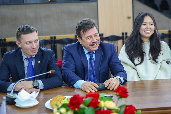 Warm meeting with the Russian Ambassador: student activists KRSU were inspired by the example of Sergei Vakunov