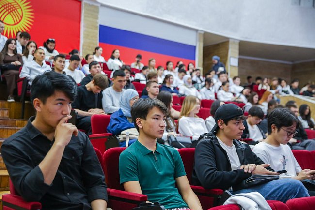 As part of Global Money Week, KRSU hosted a training seminar from international expert in the field of finance and sustainability Buazhar Abdykadyrova