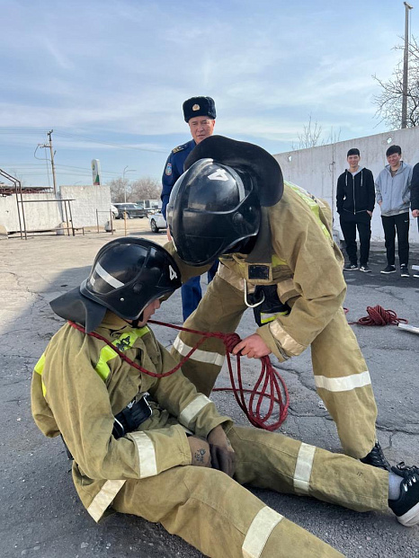 От теории к действию: студенты КРСУ отработали пожарно-спасательные навыки