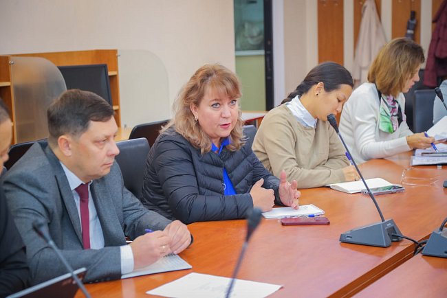 At KRSU, a meeting was held between Acting Rector Sergei Volkov and deans and heads of departments