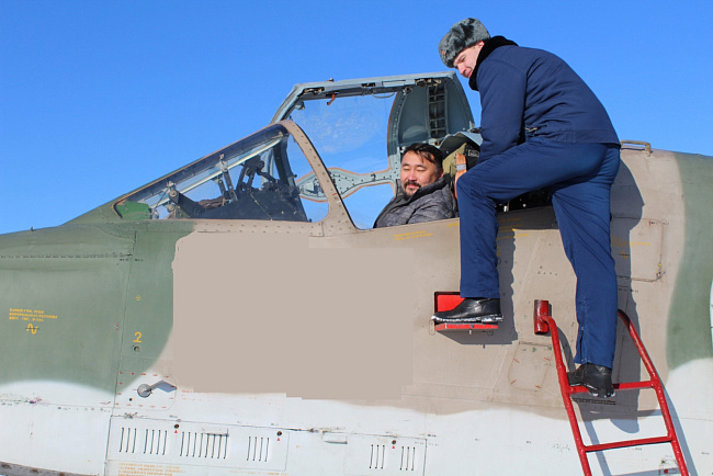 Студенты КРСУ посетили российскую авиабазу в Канте