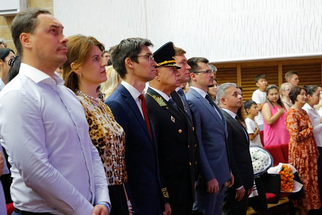 Graduate of the Faculty of International Relations KRSU: robes, fireworks and words that will be remembered for a long time