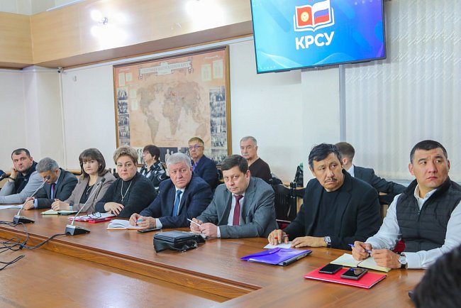 КРСУдагы Декандык жолугушуу: кошумча билим берүү жана өнөктөштүк үчүн жаңы горизонттор