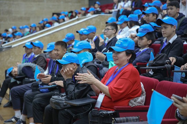 KRSU hosted an event as part of the youth forum of the Ministry of Internal Affairs «Zhany muun — Zharkyn kelechek. Taza muun — Koopsuz kelechek»