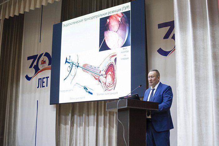 Russian professor Alexey Kuznetsov conducts lectures and seminars for students and residents of KRSU