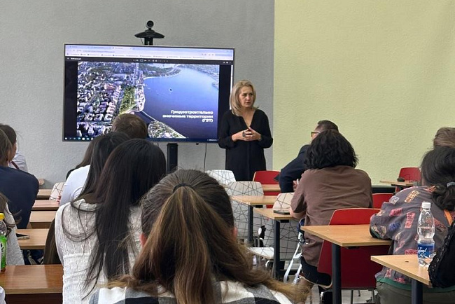 The chief architect of Kazan, Ilsiyar Tukhvatullina, gave a lecture at the Faculty of Architecture, Design and Construction.